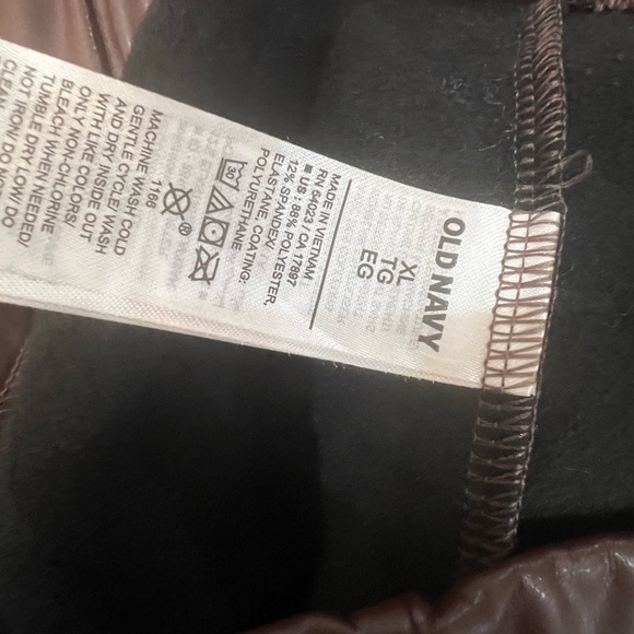 Old Navy Faux Leather Leggings - Picture 3 of 3